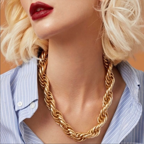 Jewelry - LAST ONE! Thick Chain Link Gold Necklace
